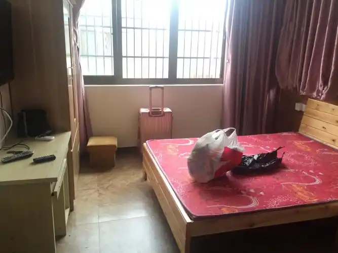 十平米左右的出租屋单间如何改造地温馨一点