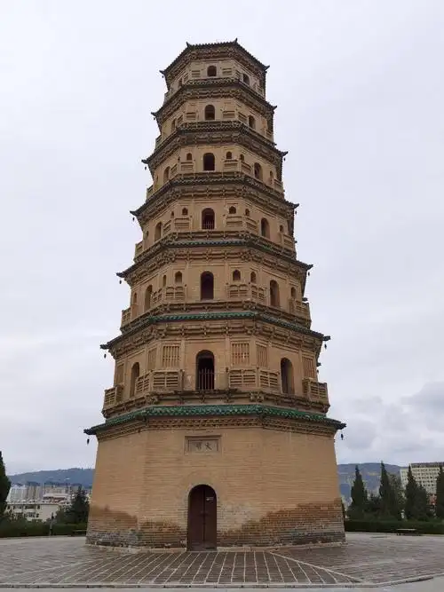 平凉宝塔山公园