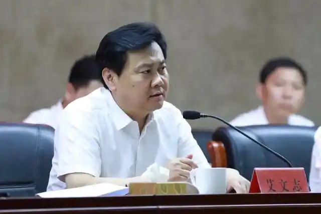 中共滦南县委书记艾文志在会议上讲话中共滦南县委副书记,县长吕素青