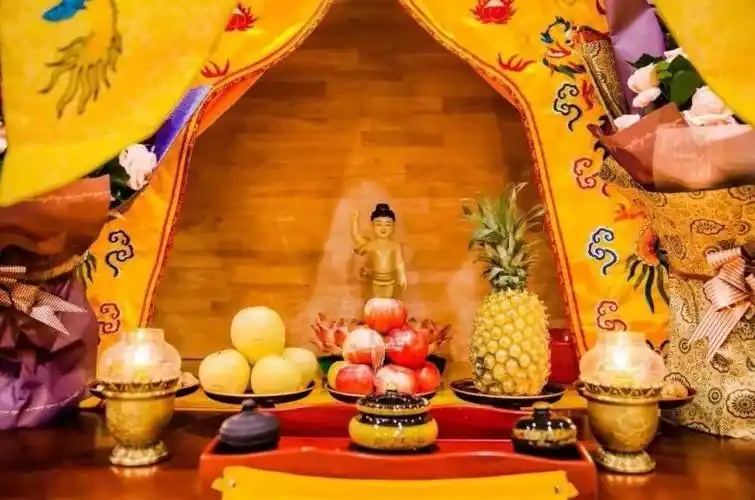 有人常常问起供佛最好用什么水果,听说香蕉,梨等是不能供的,有这回事