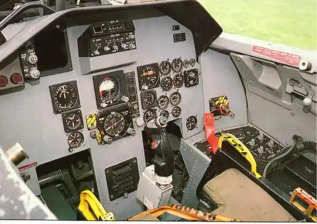 网络上太多了,今天重点与大家分享f-15战斗机的座舱