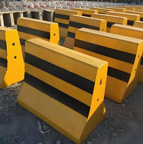 水泥隔离墩 各种大小型公路高速公路隔断隔离墩 上海厂家支持预制