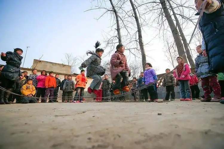 乡村小学的大课间摄影:潘付堂拍摄于2008年的李岗小学邀您走进三映堂