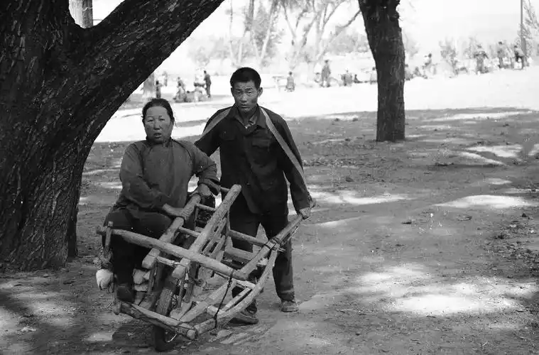 沂蒙记忆——一位摄影家镜头中的革命老区改革开放四十年-山东工艺