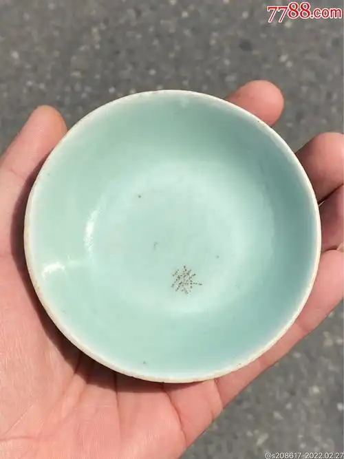 清朝豆青小盘碟