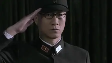 潜伏:余则成立功归来,晋升为了少校,这身衣服穿着还是挺帅的啊-电视剧