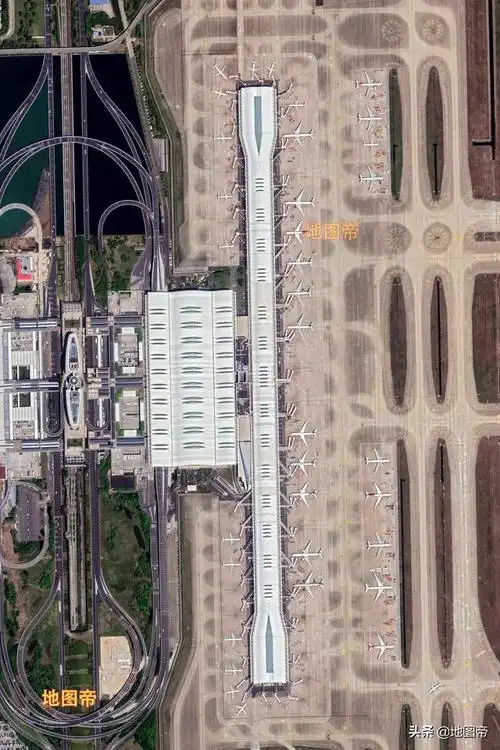 航拍上海浦东国际机场华东最大民用机场有全球最大单体卫星厅