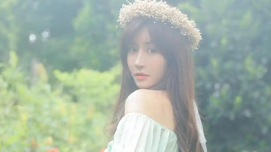 森系美女清新养眼户外写真