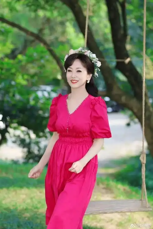 不老女神赵雅芝近日现身照