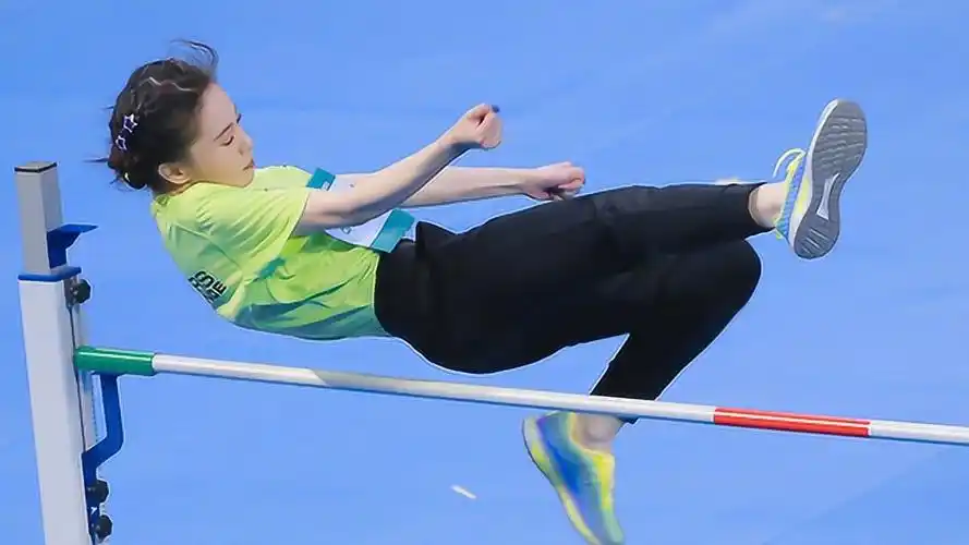 【女子跳高决赛】1.28米:胡林希完美背跃强势夺冠