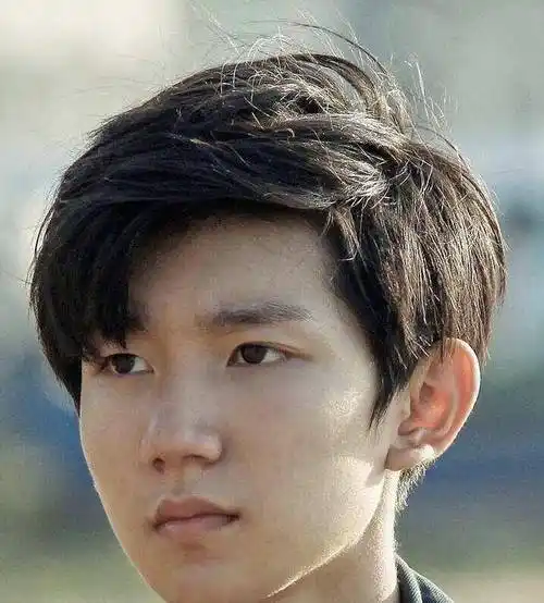 男星最新纯素颜照,王俊凯五官好立体,鹿晗这眼睛对得起他的姓了_点子