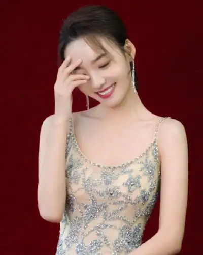 林源优雅性感,知性迷人,活动写真