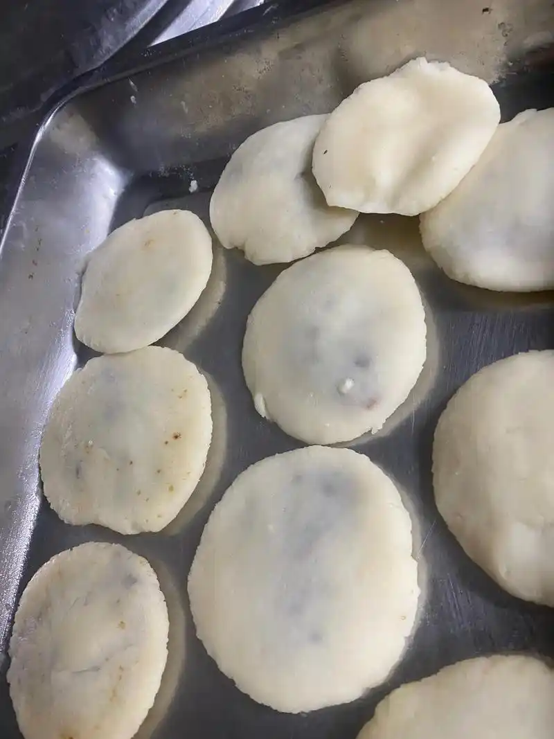 纯手工制作美食 #炸糖糕 - 抖音