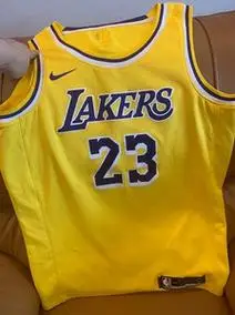 耐克詹姆斯23号湖人球衣,去美国旅游首发时洛杉矶球衣旗舰店购