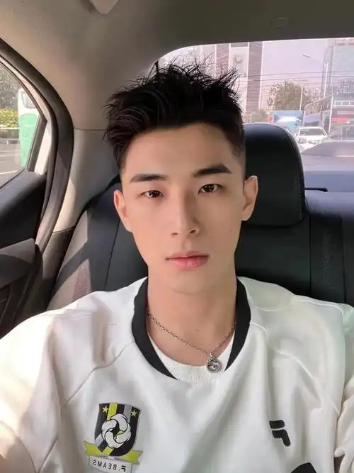 男生两边掏空发型叫什么这3款干净帅气剪完很清爽