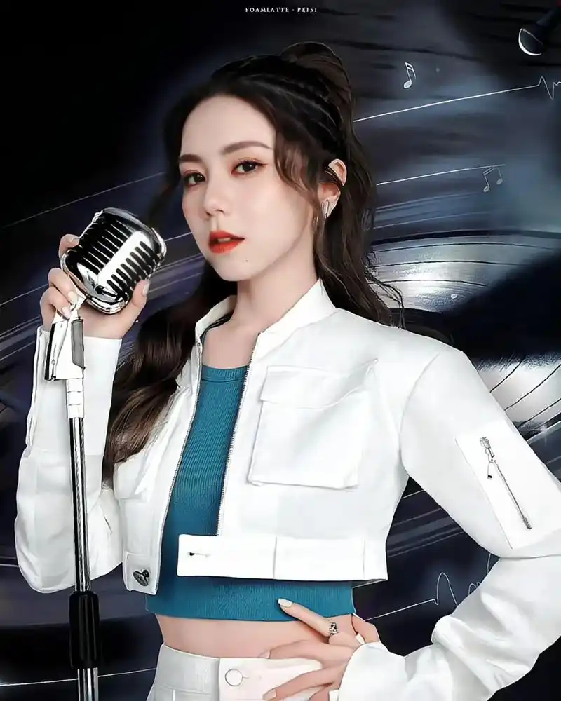 邓紫棋青岛音乐节.恭喜解解出道15周年快乐,16岁出道的你出 - 抖音