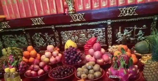 在供桌上摆放供果时是单数好还是双数好应该供几个