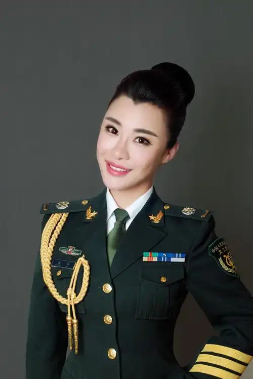 青年歌唱家盛希应邀担任央视《星光大道》嘉宾评委