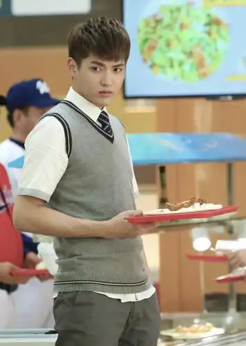 《致青春2:原来你还在这里》 吴亦凡刘亦菲校服出镜