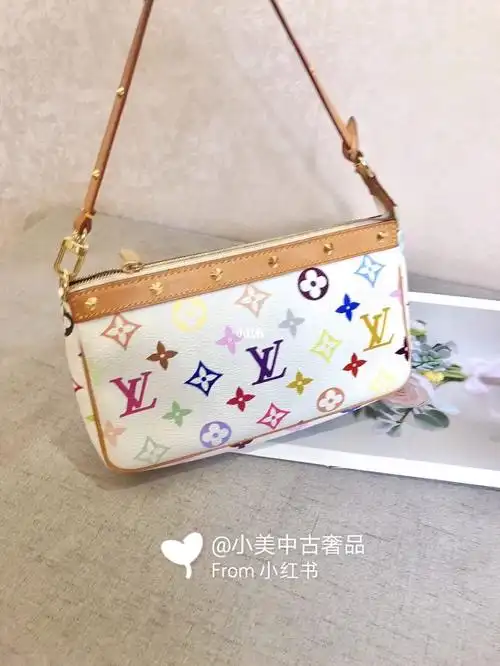 绝绝子凹造型神器lv白三彩麻将包