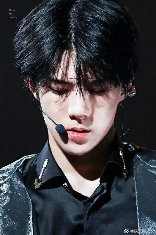 吴世勋更新exo拍摄现场照#吴世勋ins更新mv拍摄现场图,这算是定心丸