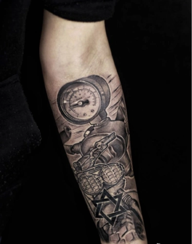 男生手臂黑灰写实纹身图集 超写实纹身的魅力(9)