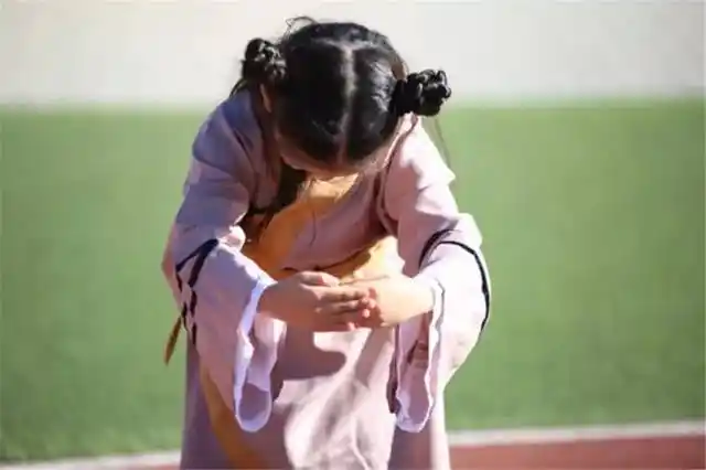 崇尚礼节的中华民族,行揖礼能流传到现在不是没有原因的!