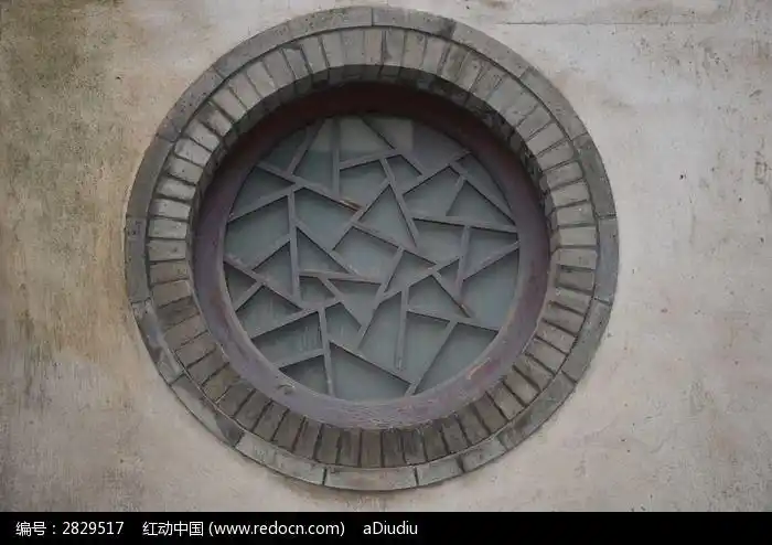 潍坊十笏园园林景观之墙上的圆形窗户