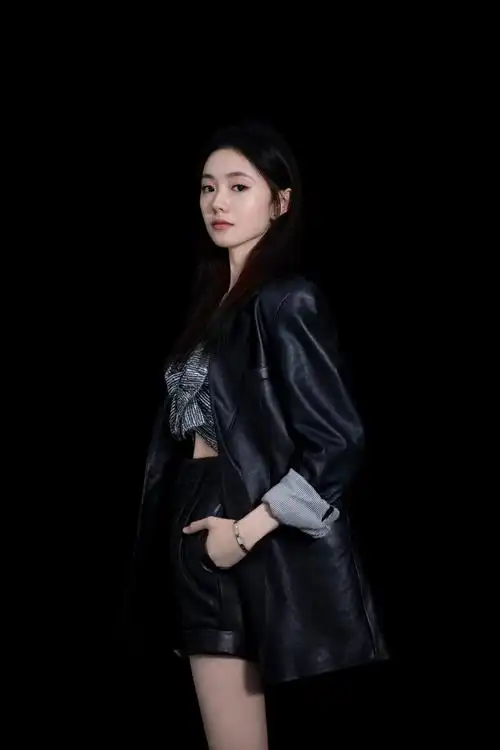 新晋"谋女郎"刘浩存虽然是00后,但穿衣挺大气的,气场还挺强