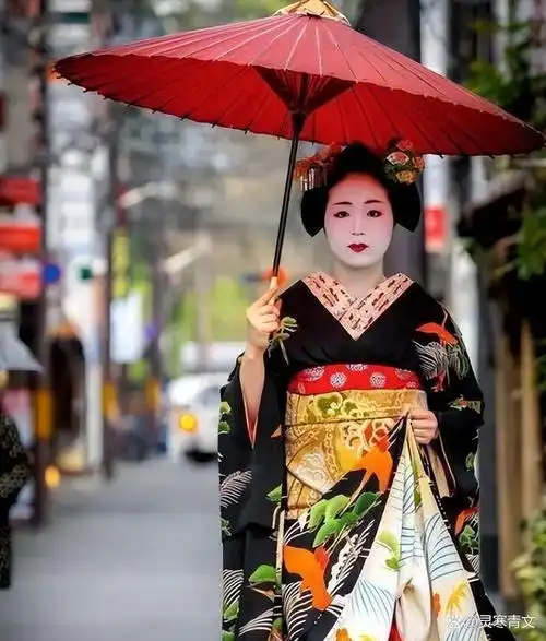 回顾日本艺伎行业:为了客人体验好规定不婚不育,如今处境艰难