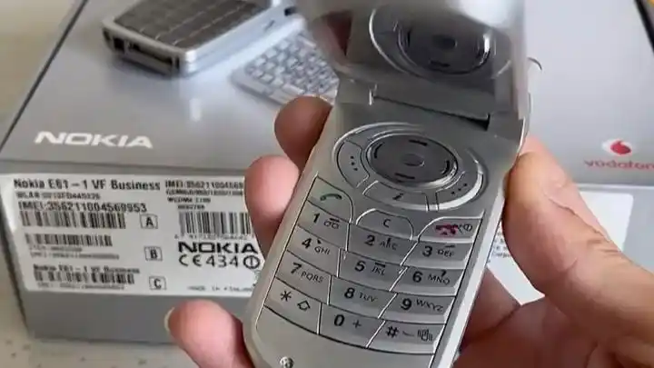 怀旧手机三星t208魔术翻盖控制手机