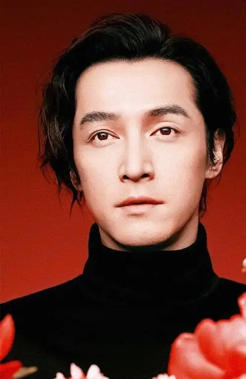 胡歌的不惑之年一身西装造就沉稳修养