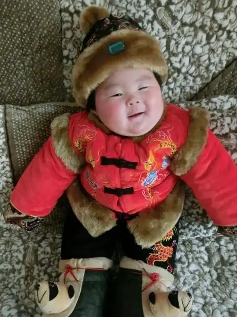 小眼睛的宝宝来报道啦,比比谁的眼睛更小哈