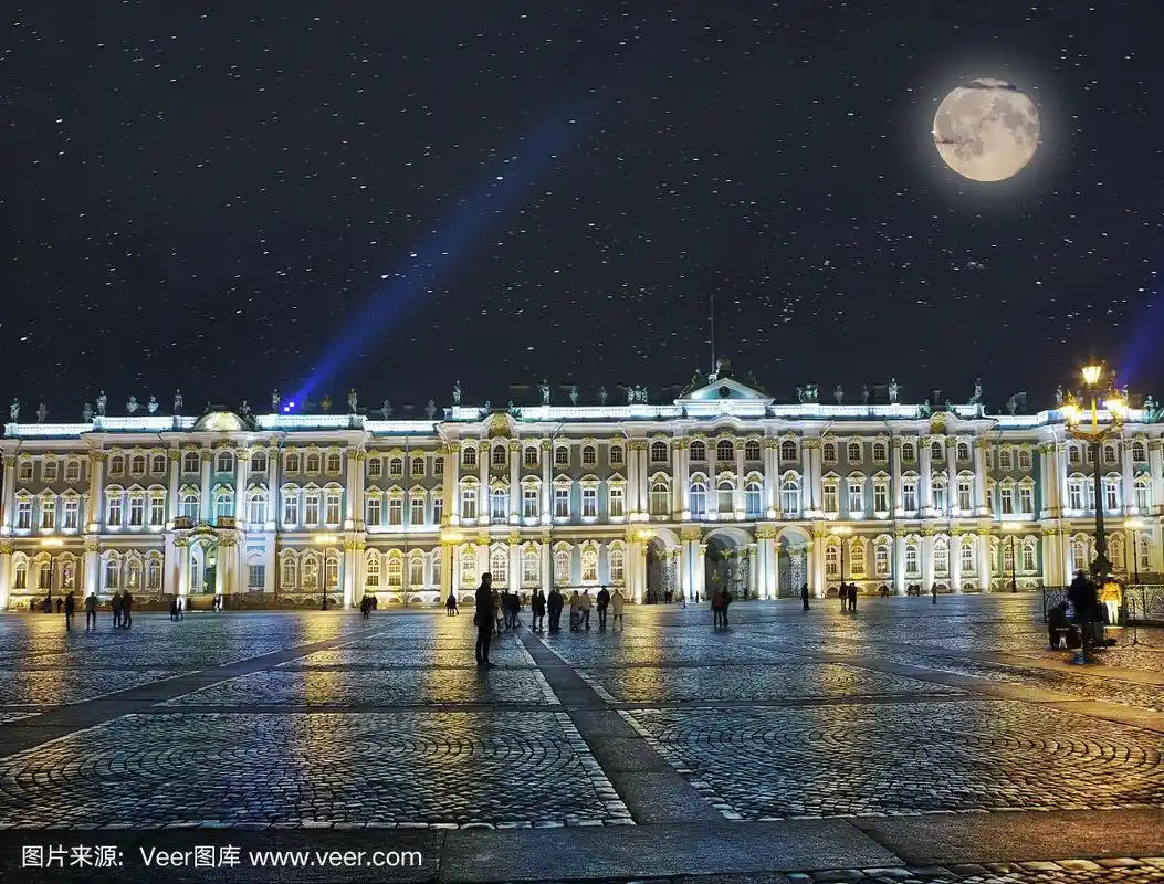 圣彼得堡.俄罗斯.宫殿广场和冬宫在夜晚灯火通明