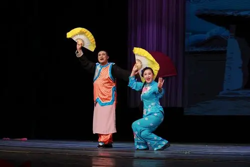 二人转表演艺术家韩子平董玮一行莅临镇赉上