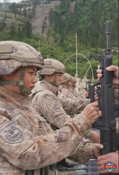 新兵配发星空迷彩,有升级|作战靴|迷彩服_网易订阅