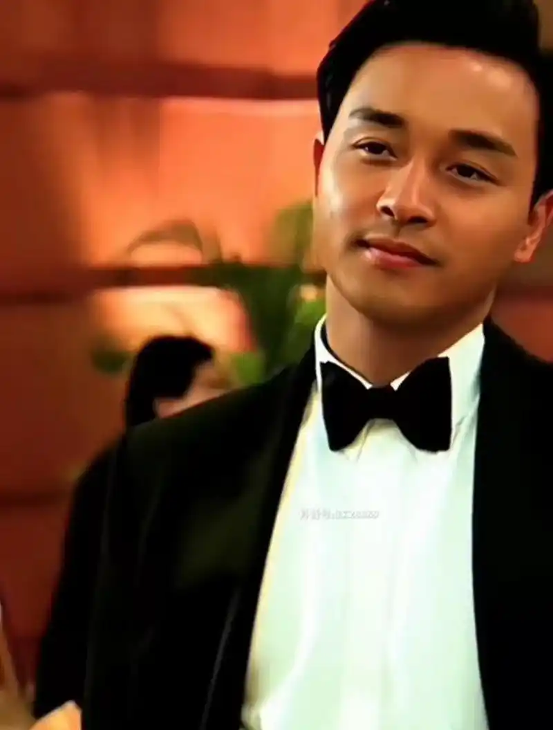 没事的时候听了张国荣的《沉默是金》,感慨万千啊.