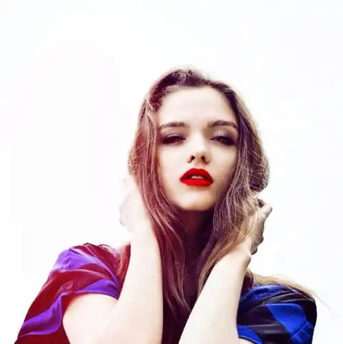 侧脸红唇唯美女生头像
