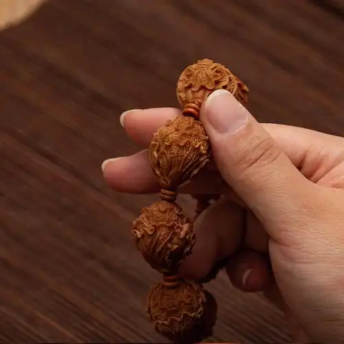 百财橄榄核雕手串