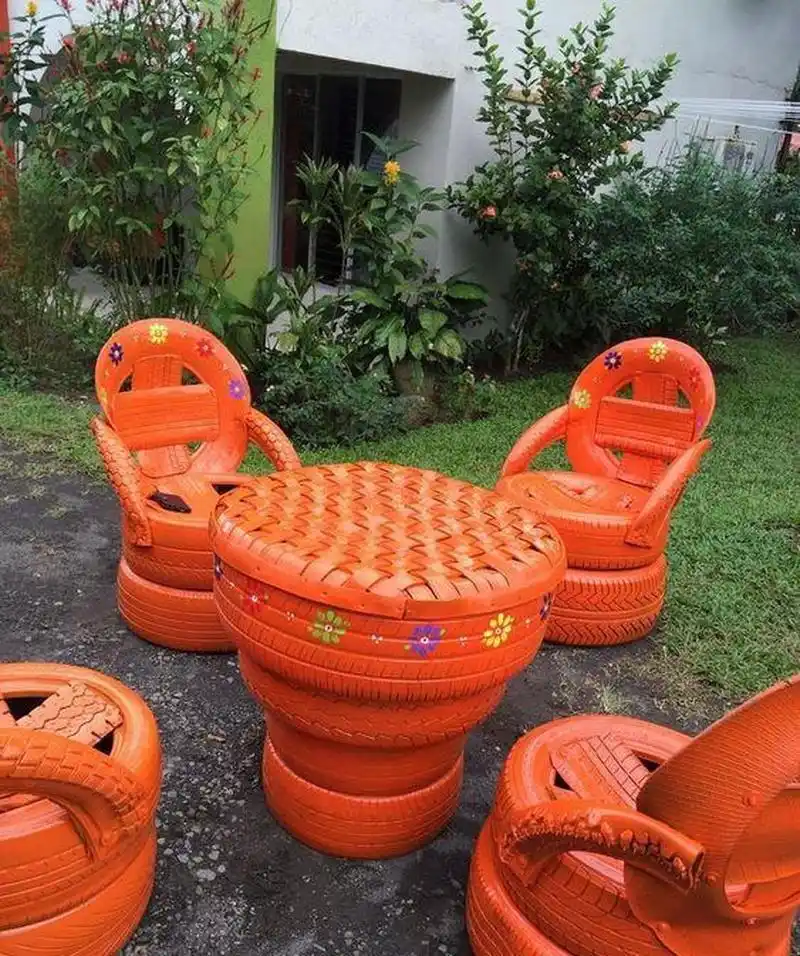 一些物品,也可以变废为宝,变成庭院的装饰物 废旧轮胎不要扔,拿来做