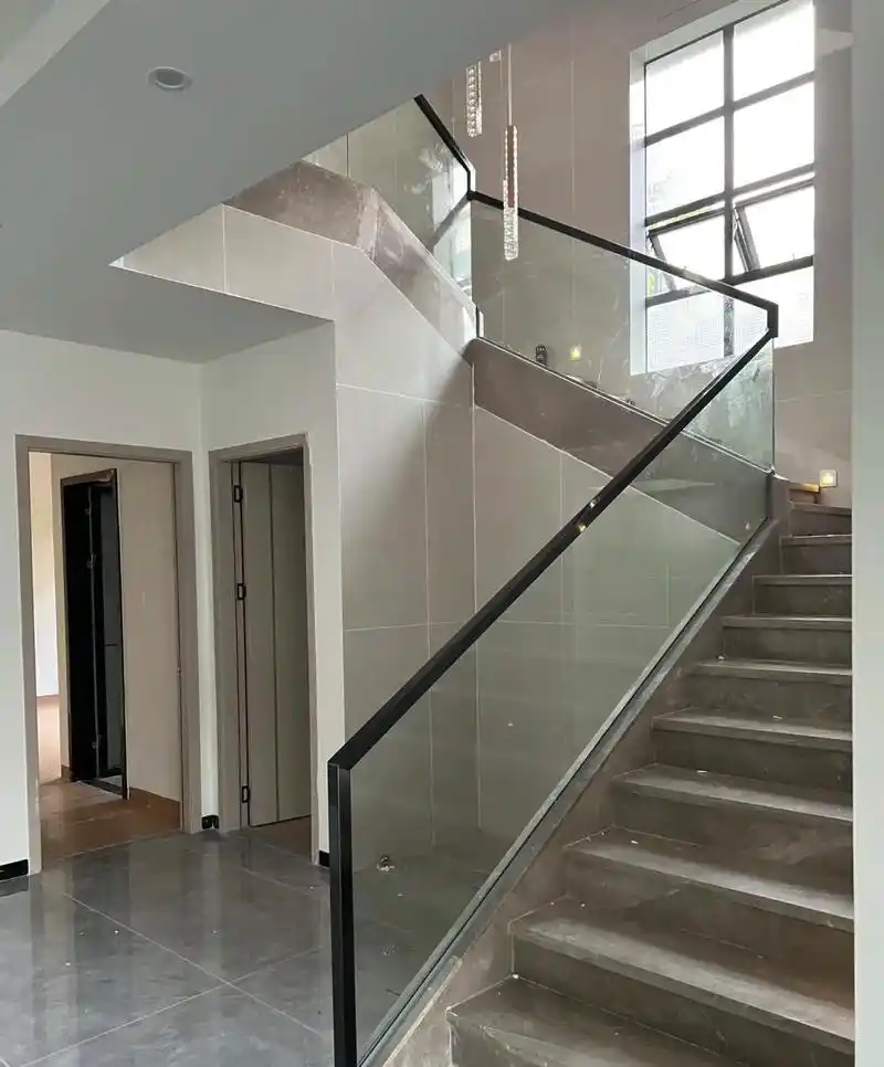 分享既省钱又好看的楼梯扶手方案.