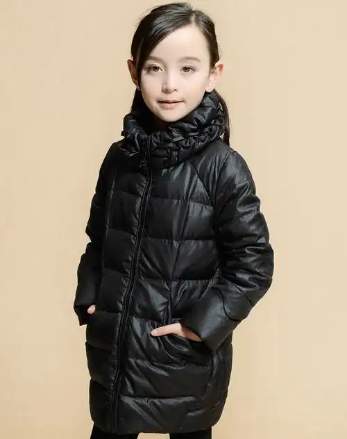 黑色女童羽绒服