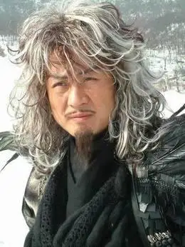 雄霸(孙兴饰演)