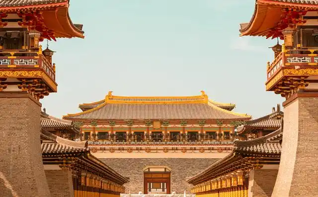 论唐朝长安城中的坊市制度