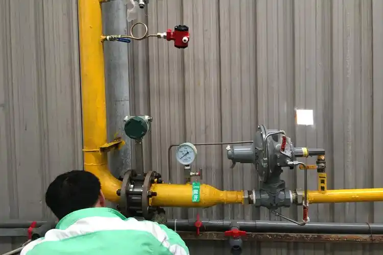 涡街式天然气流量计安装现场