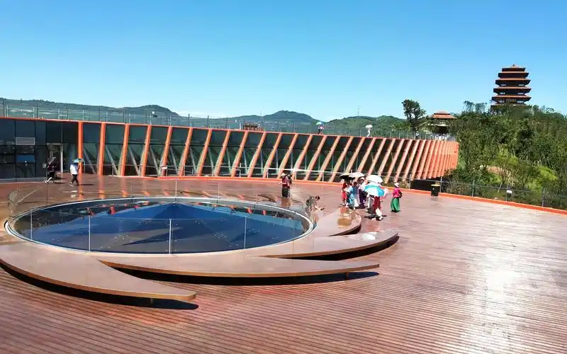 网红景点"城市之眼"成都市龙泉山丹景山观景台一日游