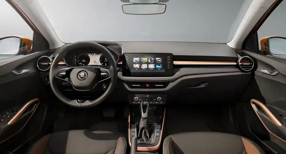 全新晶锐的内饰说实话比起polo要出彩许多,与明锐pro同样的简洁风格