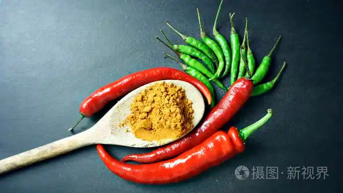 亚洲美食成分红辣椒青椒和turmeri