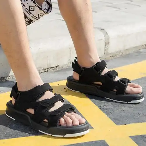 其实男生凉鞋配白袜,并没有辣眼睛!