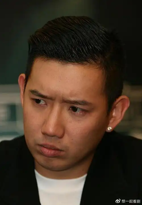 杜汶泽上窜下跳的样子真的很像个小丑